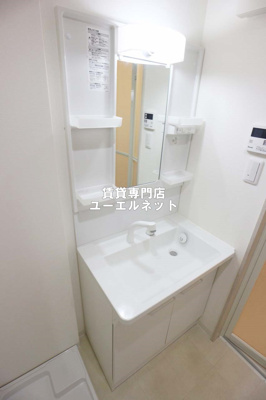 【独立洗面台】 | ワコーレヴィータ江坂WEST | 清潔感ある独立洗面台で毎日気持ちよく♪