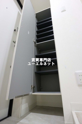 【設備】 | ワコーレヴィータ江坂WEST | 収納力たっぷりのシューズボックスで玄関すっきり！