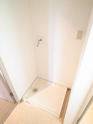 【設備】 | フィールドハウス青葉伍番館 | 洗濯機置き場はもちろんお風呂の前に。