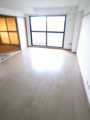 【居間・リビング】 | フィールドハウス青葉伍番館 | 広いリビングダイニングが人気です。