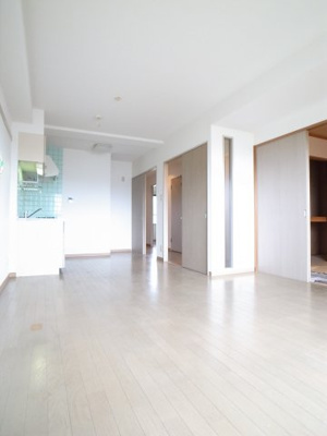 【キッチン】 | フィールドハウス青葉伍番館 | 広いリビングは１３帖。テーブルもソファーも配置可能