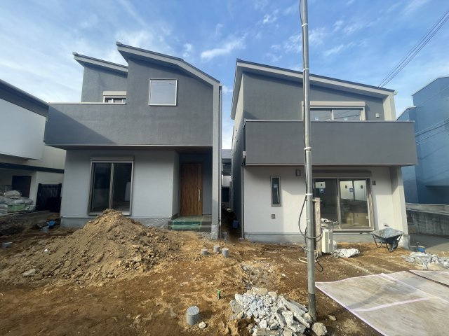 南道路◆整形地(１区画角地)◆並列２台駐車可◆LDK２１帖・天井高◆川島町　新築戸建