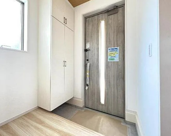 【未入居】川越市今成１期 3号棟の玄関|明るい玄関ホールです☆