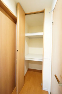 【収納】 | 四季の風　かざはな棟 | ※同物件・反転タイプの写真です