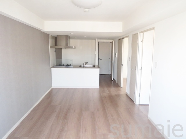 アルマドーラ王子の居間・リビング|１３．５帖のリビングルームになります☆