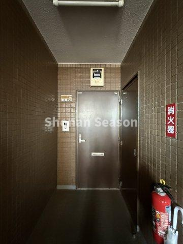 【玄関】 | より良い眺望が望める最上階・角部屋・3LDK新規リノベマンション！
ぜひ細部までご内見下さい♪