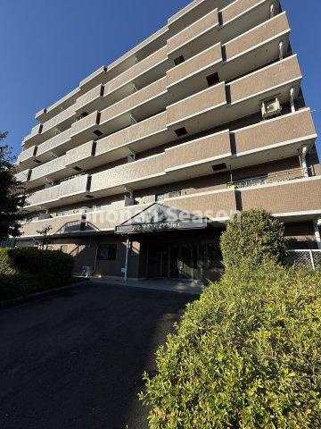 【外観】 | 陽当たり・風通りの良さはもちろん、プライバシーが確保できる角部屋！
相鉄線「かしわ台」駅にも近くて便利な3LDKリノベマンション（R6.5月）です♪
