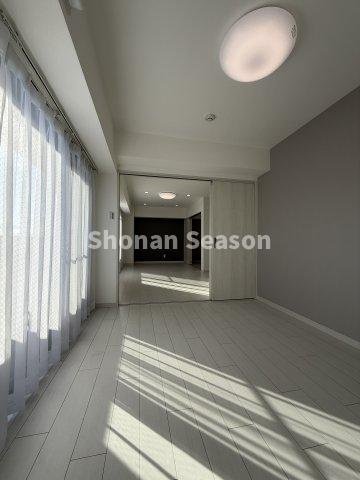 【居間・リビング】 | 陽光降り注ぐ南向きリビング◎家族有意義な時間をお過ごし下さい♪