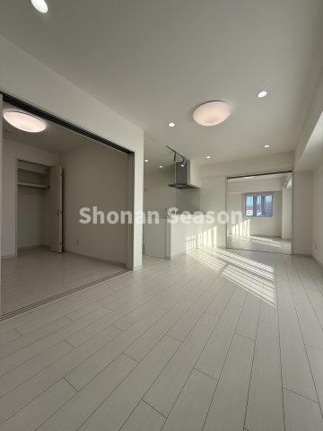 【現地画像あり】ロイヤルステージ海老名の居間・リビング|インテリアに統一感生まれる全室フローリング・3LDKの間取プラン◎
