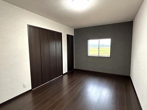 【洋室】 | 仲介手数料無料！西宇部小学校に通えるリフォーム済み中古住宅　宇部市西宇部南１丁目 | 広々とした洋室です