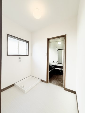 磐田市見付の脱衣所|洗面室と脱衣室はセパレートタイプ！
