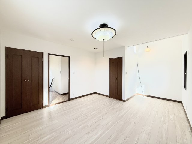 磐田市見付の洋室|約8帖洋室！主寝室にオススメです！
