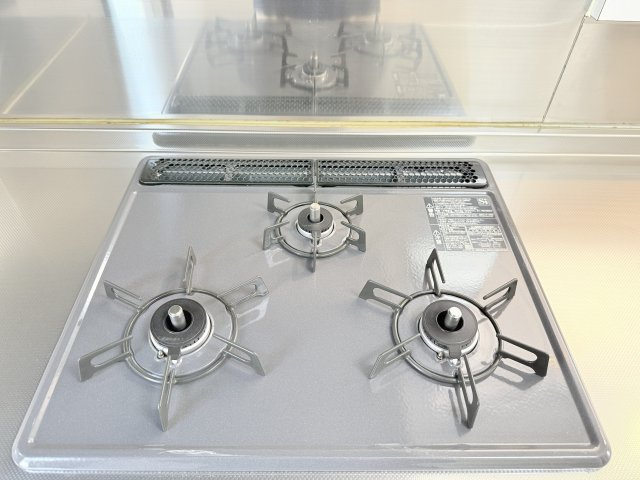 磐田市見付のキッチン|使いやすい3つ口コンロ！
