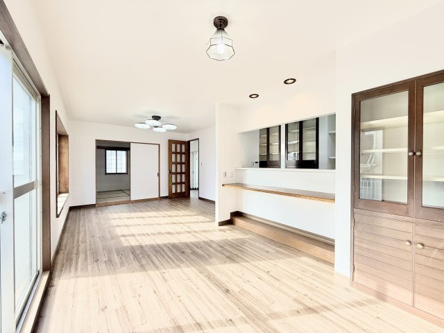 磐田市見付の居間・リビング|おしゃれなリビングは陽当り良好♪
