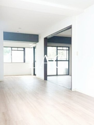 【居間・リビング】 | 明治レジデンス | 洋室のお部屋です。