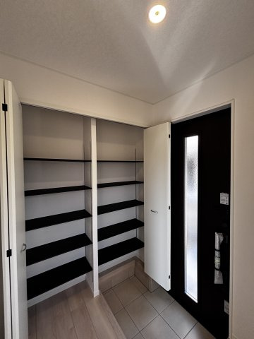 広島市安佐北区あさひが丘７丁目の新築一戸建の玄関