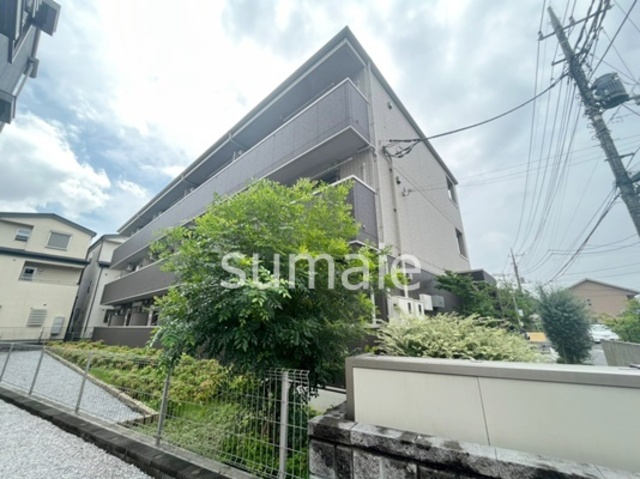 プレシャスガーネットの外観|3階建てのアパートです☆