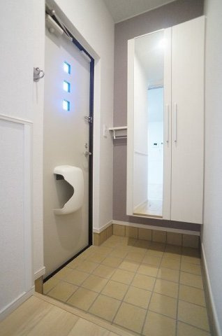 クローバーレジデンスの玄関