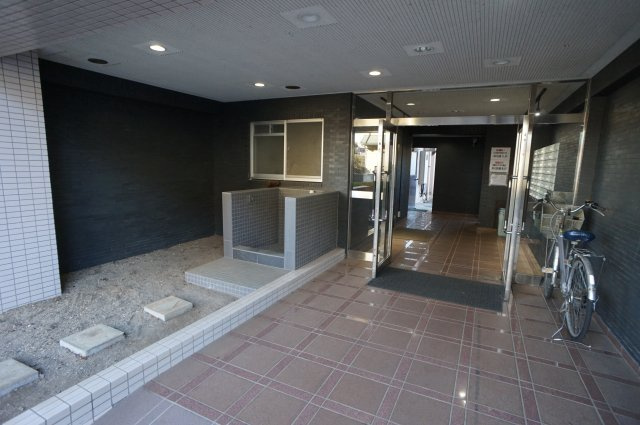 明治レジデンスのエントランス|別のお部屋の写真になります