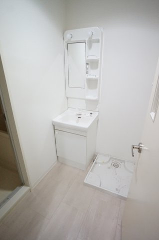 明治レジデンスの独立洗面台|別のお部屋の写真になります