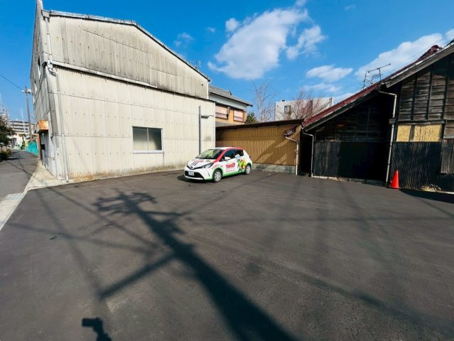 みよし町上貸倉庫の駐車場