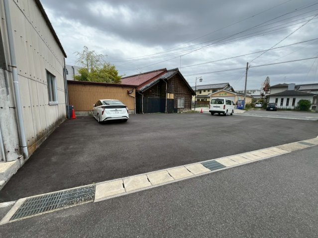 みよし町上貸倉庫の駐車場
