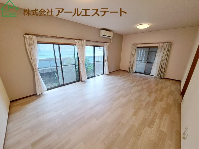 姫路市城見台2丁目　中古戸建の居間・リビング