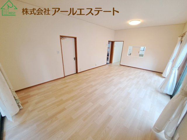 姫路市城見台2丁目　中古戸建の居間・リビング