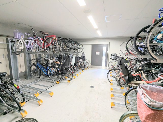 パレステージ上野の駐輪場|～駐輪場 写真～