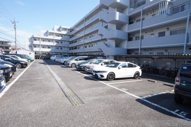 第五メゾン相葉コーポの駐車場
