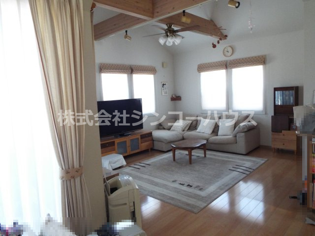 【前面道路含む現地写真】 | 久喜市古久喜　中古戸建 | 前面道路は幅員約4メートル。