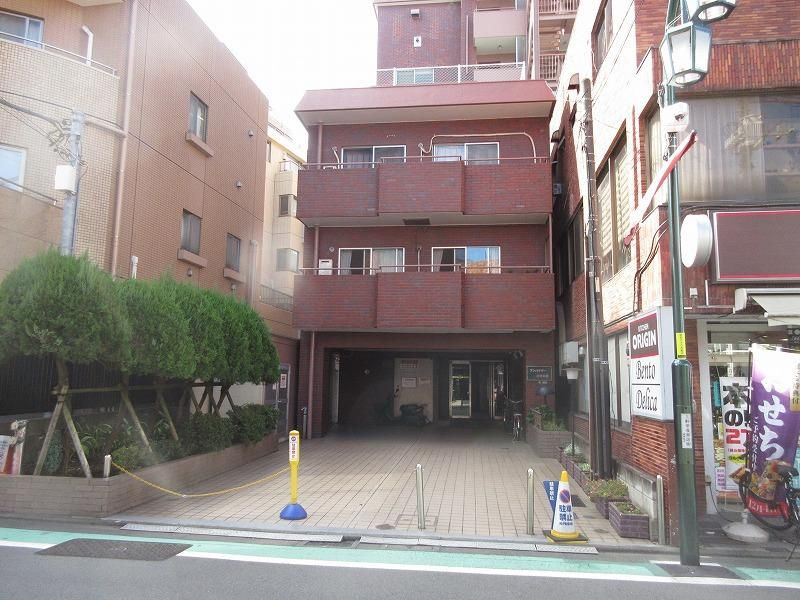 アンバサダー三軒茶屋の外観