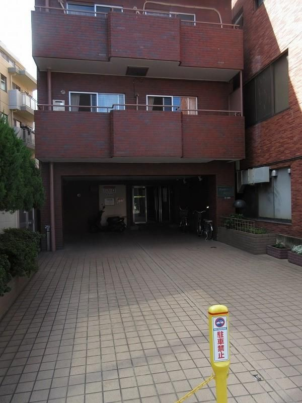 アンバサダー三軒茶屋の外観