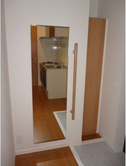 ディアコート　角部屋　テラス　浴室乾燥　洗面所独立の玄関