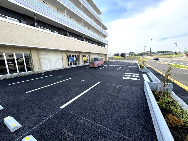 スターズスクエア浦和美園の駐車場|カースペースがあります