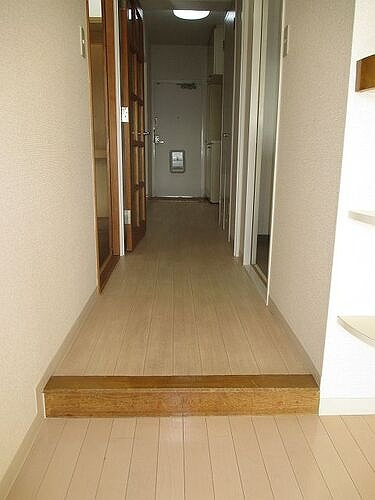 シティコートフドウ中山のその他|廊下前段差（キッチン横）※前回募集時2018.12撮影