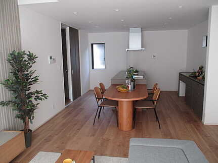 廿日市市桜尾１丁目　新築一戸建て(全2棟)の居間・リビング