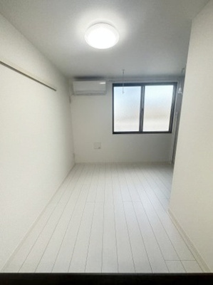 【居間・リビング】 | ベイルーム久里浜 | 南東向きの明るい室内