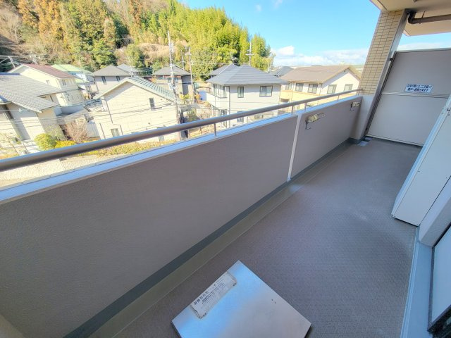 ローレルスクエア登美ヶ丘第Ⅰ期1番館のバルコニー