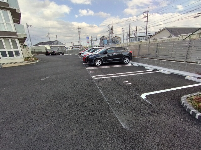 メゾンあらい　B棟の駐車場
