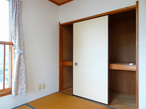 伊東市　城ケ崎木村分譲地の和室|収納力のある押入れ