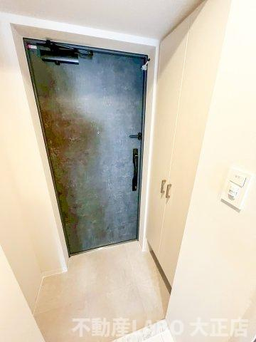 リヴェント難波ウエストの玄関