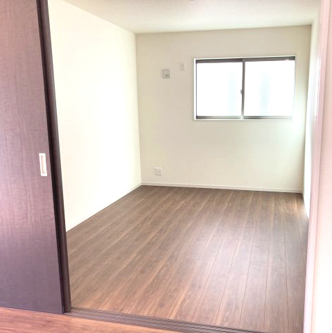 第1沼田市材木町　新築戸建　1号棟の洋室|1階洋室です