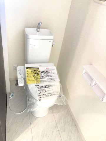 第1沼田市材木町　新築戸建　1号棟のトイレ|2階トイレです。清潔感のある白を基調としています。