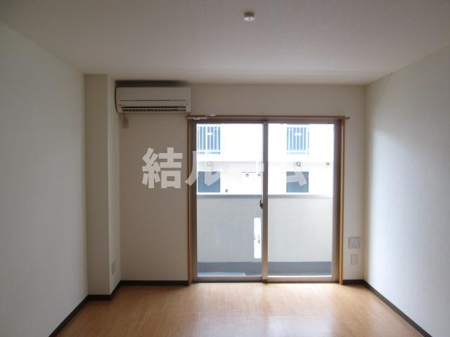 坂戸市日の出町の賃貸マンションの居間・リビング