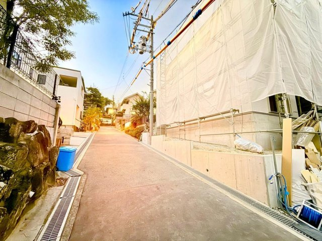 豊中市東豊中町3丁目　新築戸建の前面道路含む現地写真