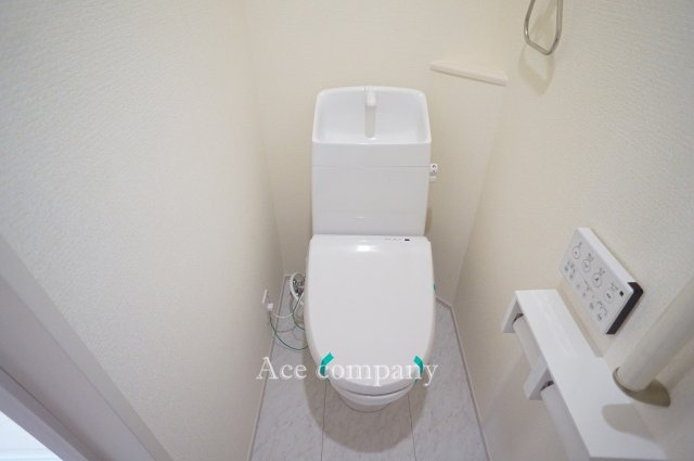 【トイレ】 | 東大阪市大蓮東1丁目　【1号棟/全2棟】 | トイレは1階と2階の2ヶ所に完備♪ともに同仕様のシャワートイレです☆