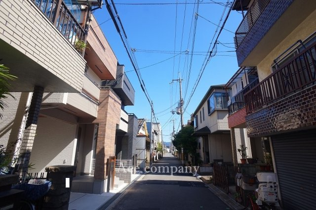 【前面道路含む現地写真】 | 東大阪市大蓮東1丁目　【1号棟/全2棟】 | 【前面道路：幅員約4.3ｍ】