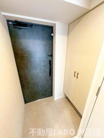 リヴェント難波ウエストの玄関
