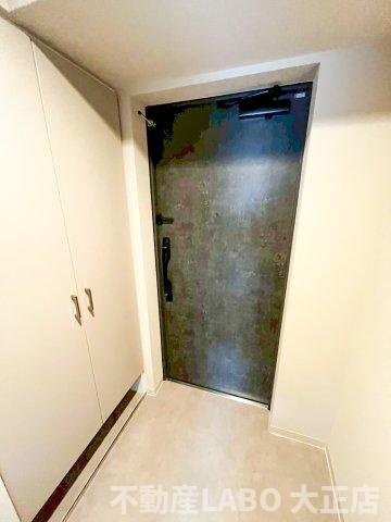 リヴェント難波ウエストの玄関
